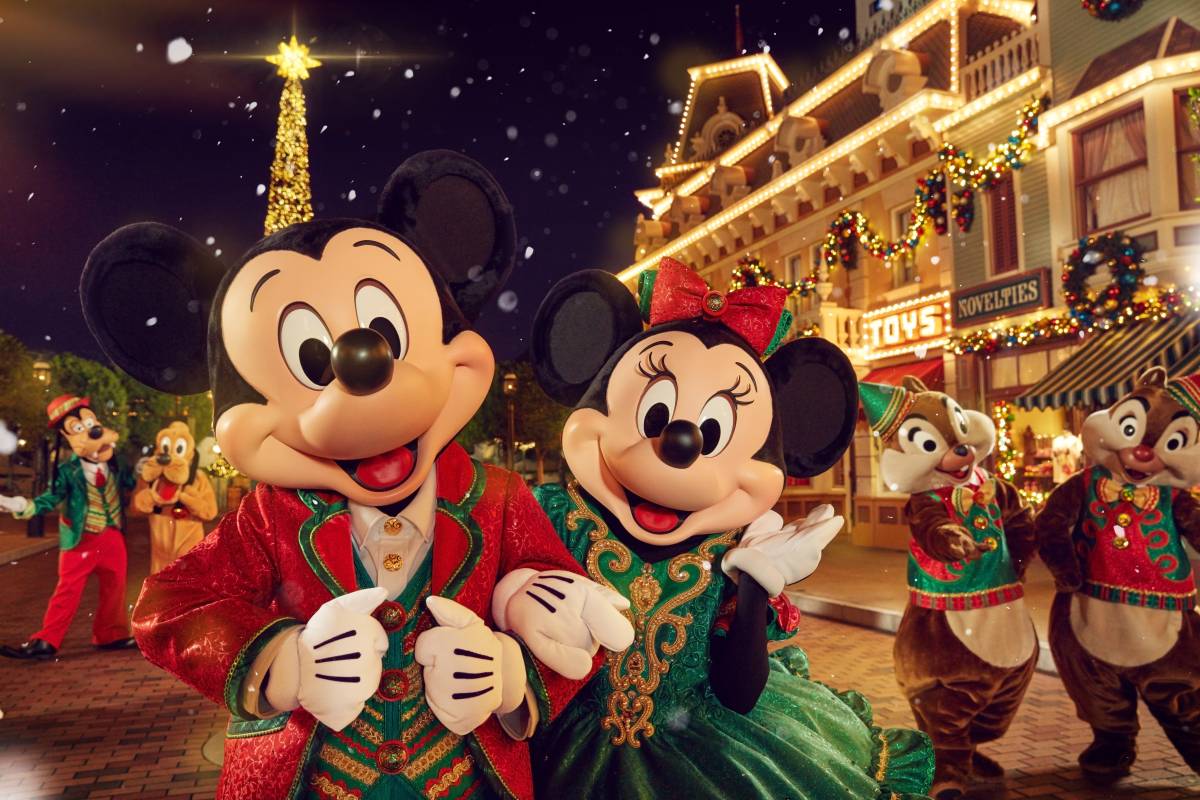 Experience a Magical Winter at Hong Kong Disneyland Resort