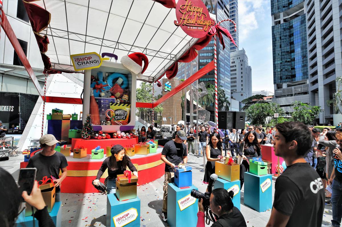 Christmas comes early to Raffles Place with iShopChangi