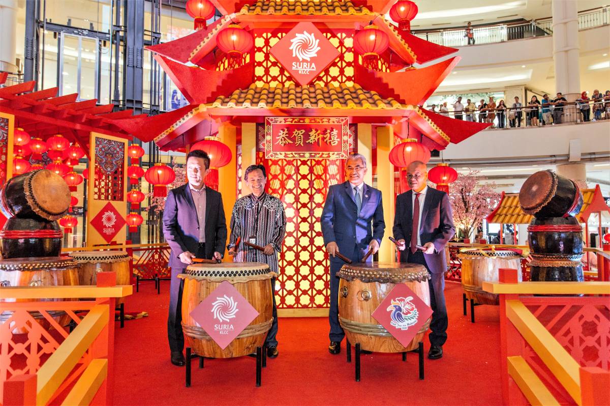 SHOPPERS DELIGHTED BY VIBRANT CHINESE NEW YEAR CELEBRATION AT SURIA KLCC