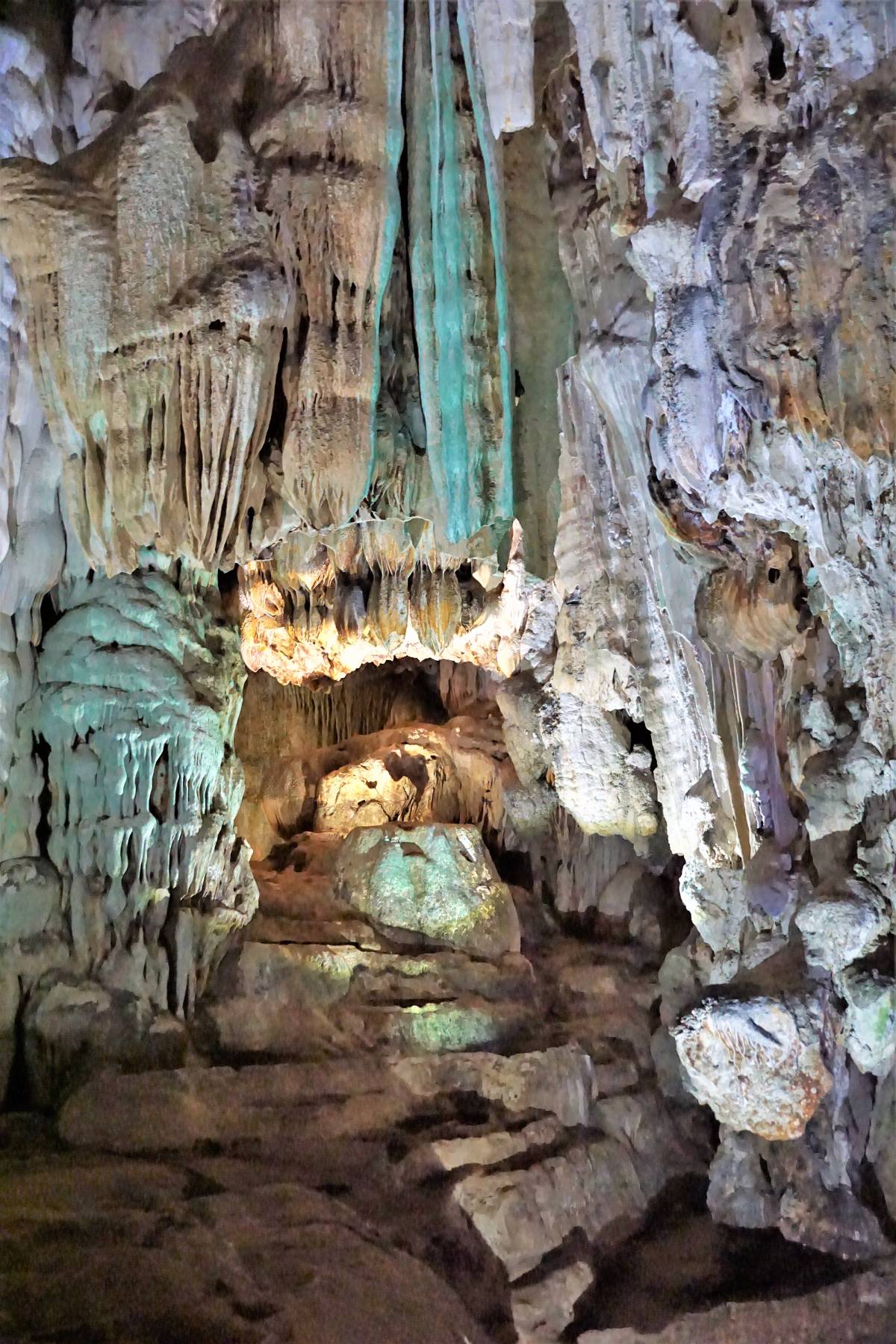 CAVES OF CENTRAL VIETNAM in QUANG BINH
