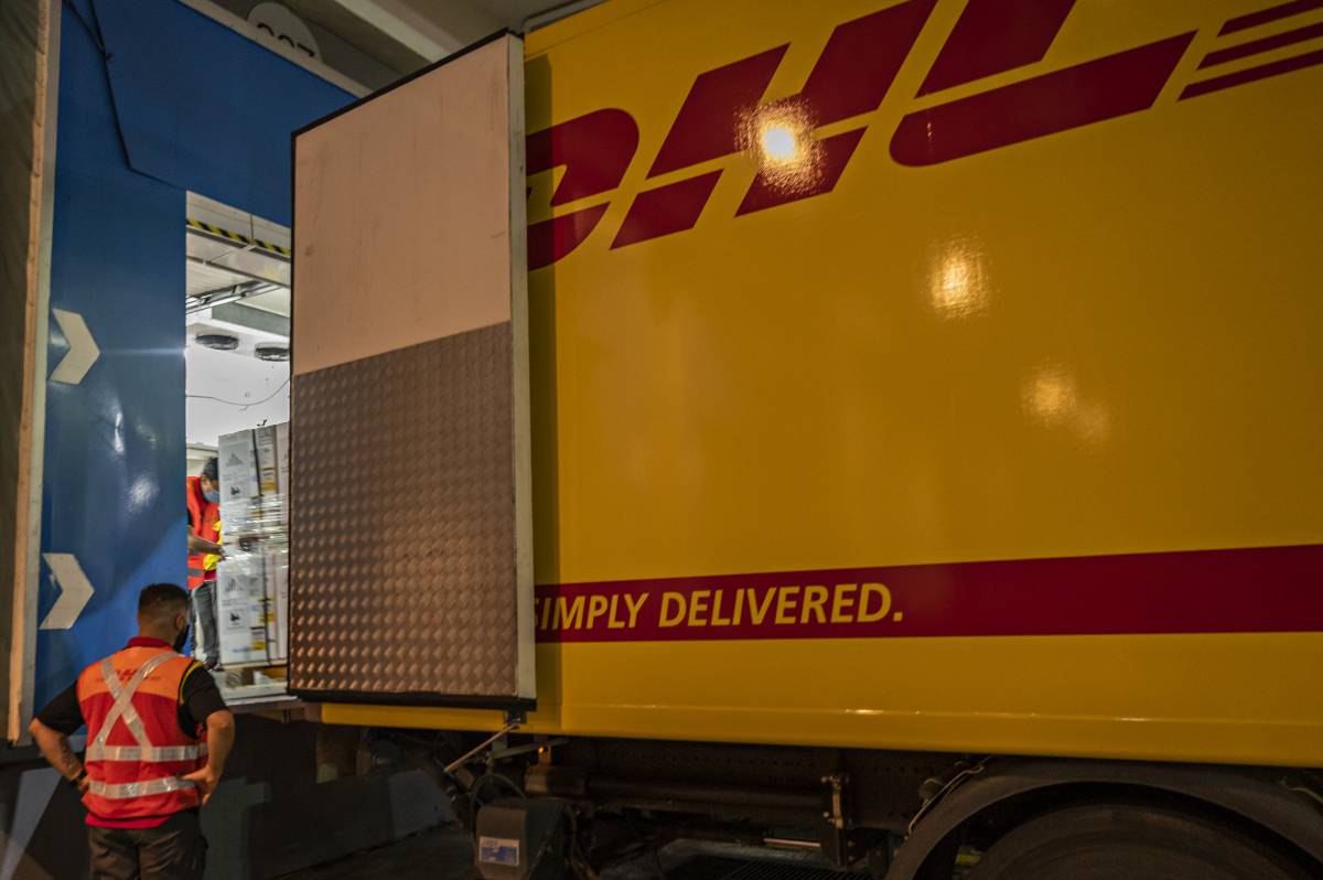 DHL Delivers First Batch of COVID-19 Vaccines to Singapore