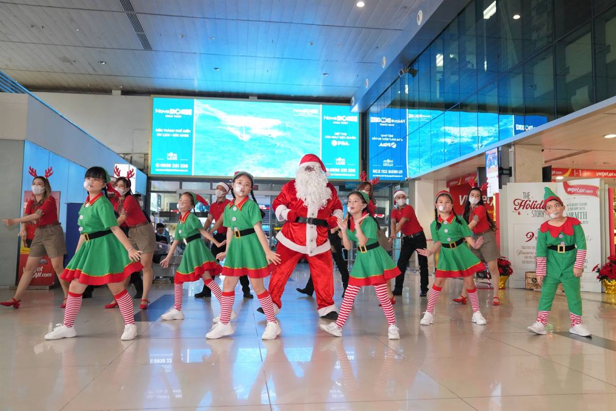 Vietjet spreads Christmas and New Year Festive Cheer to Passengers on its Flights