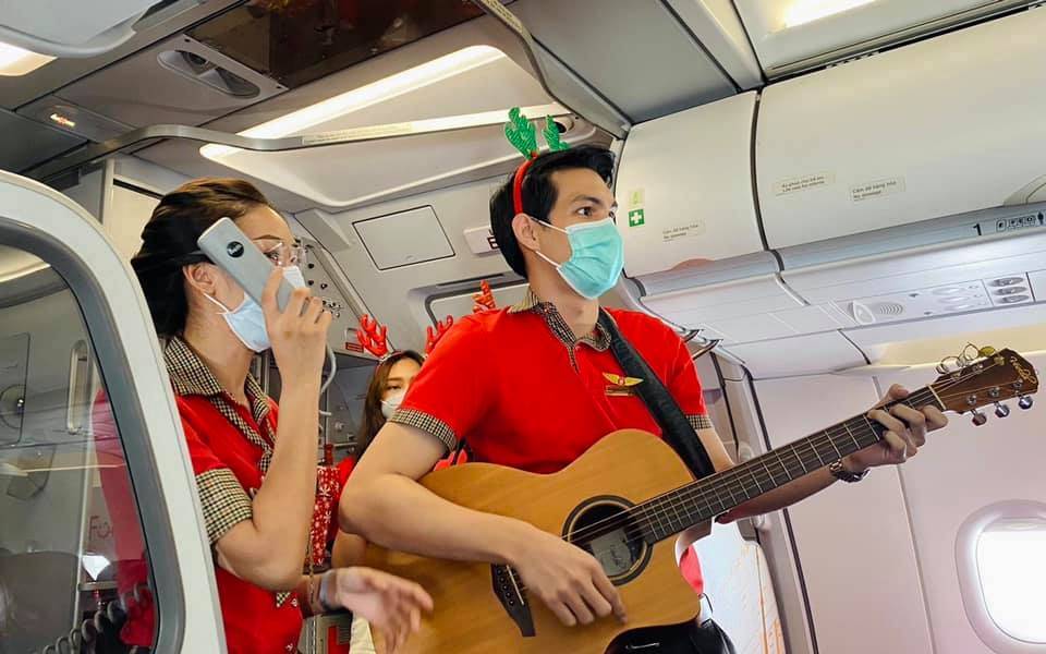 Vietjet spreads Christmas and New Year Festive Cheer to Passengers on its Flights