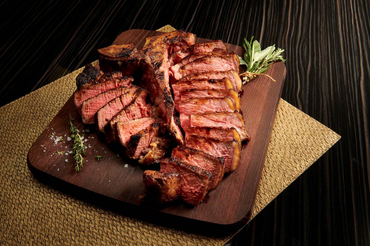 Surprise Your Loved Ones with a Gift from Morton’s The Steakhouse this Holiday Season  