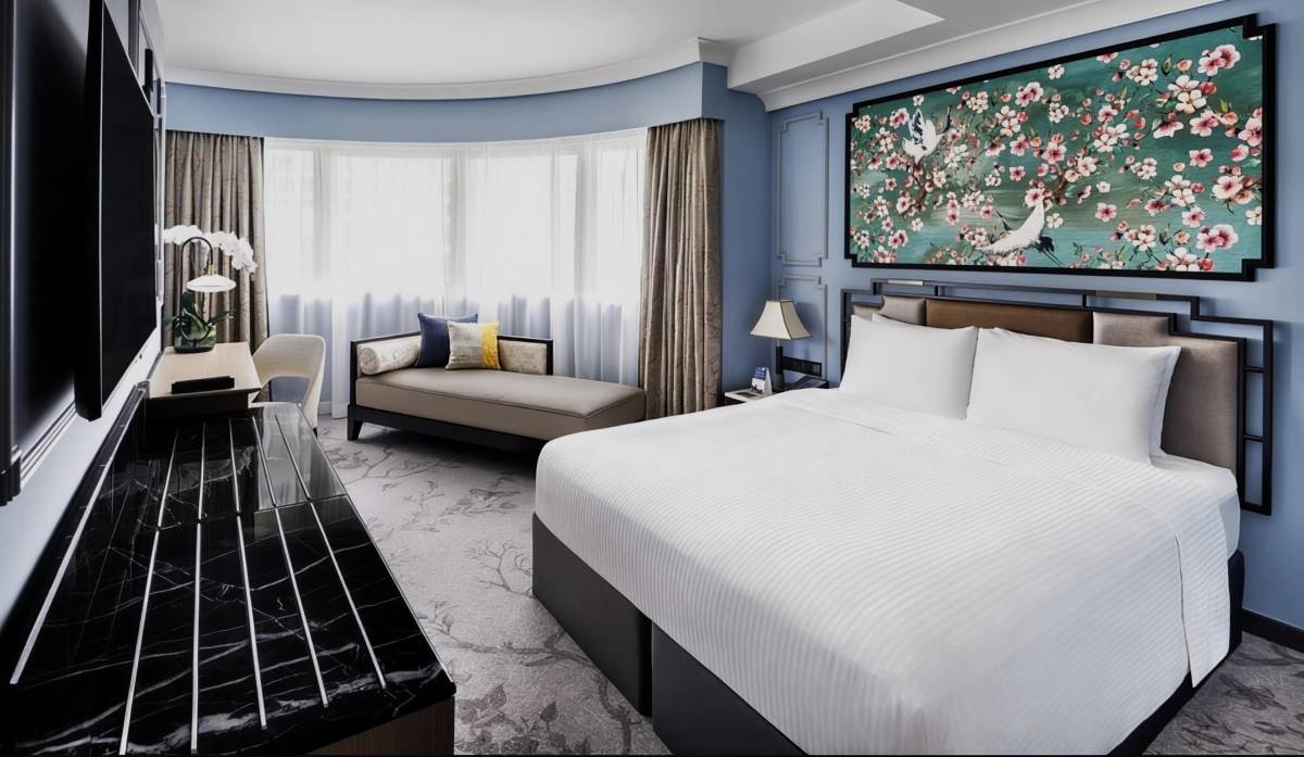 Christmas Feasting & Staycations: Indulgent Holiday Dining and Luxe Experiences