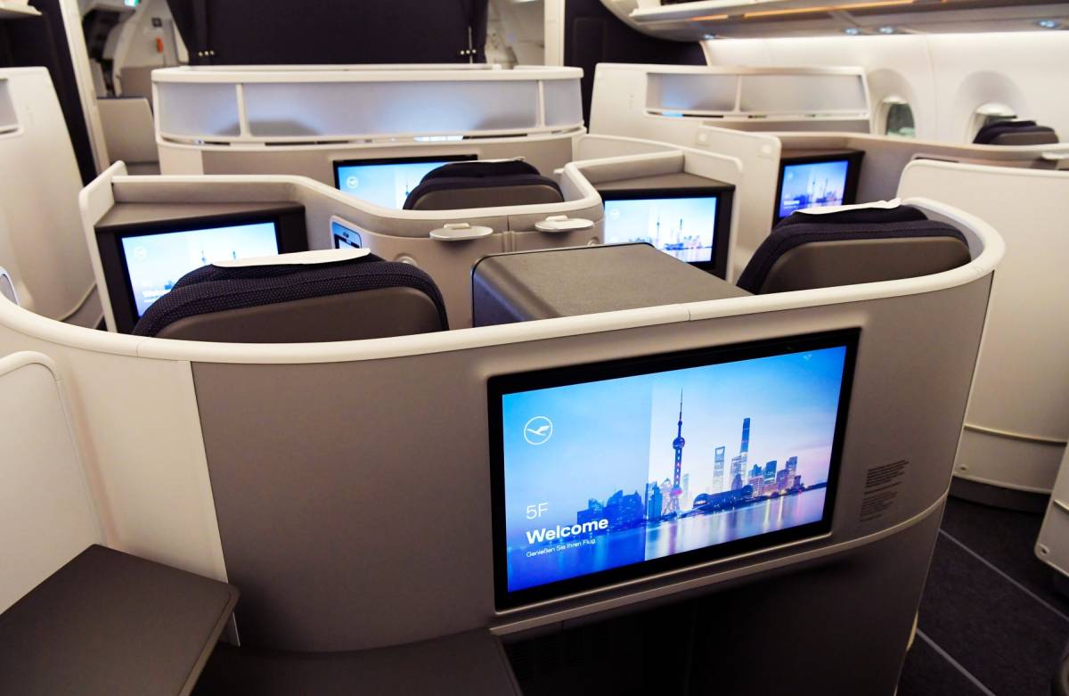 Lufthansa First Class returns to Singapore from October 2026
