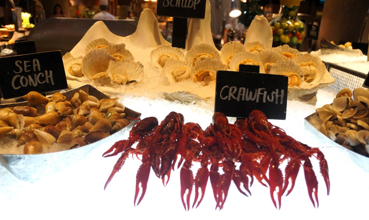  Dive into ‘A Sea of Flavours’, an Indulgent Seafood Dinner Buffet Experience at Edge 