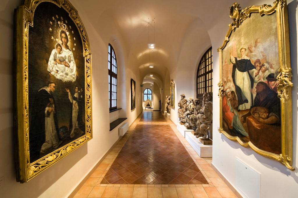 Vilnius Places Long-Lost 16th-Century Royal Insignia on Public Display